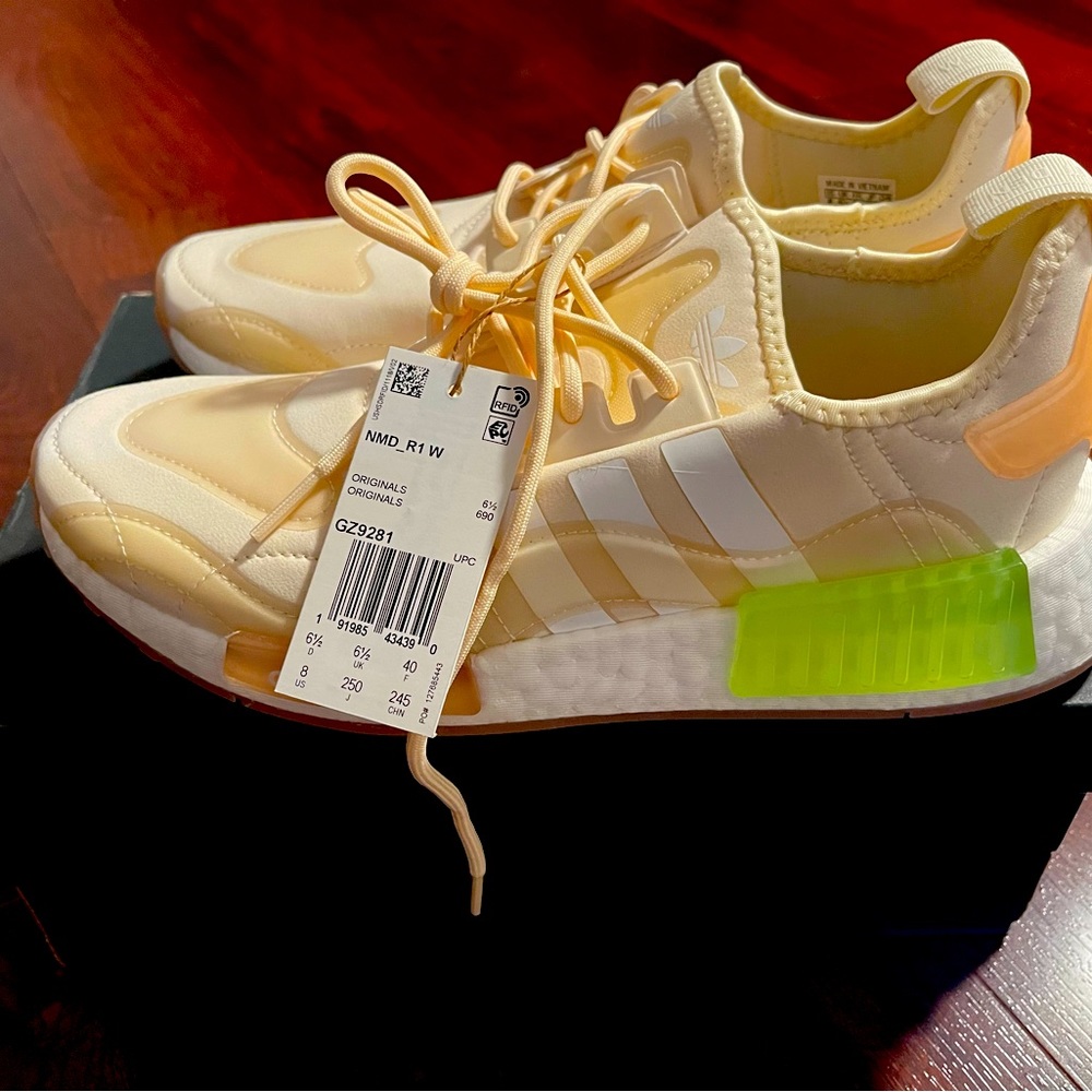 Adidas NMD_R1 Womens